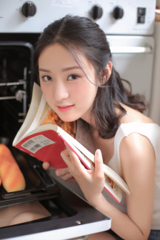 八时入席